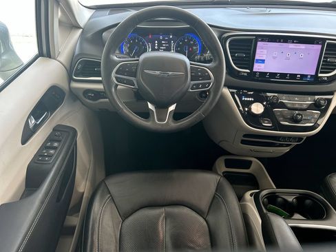 Used 2022 Chrysler Pacifica Touring-L FWD image 34