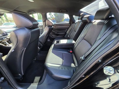 Used 2018 Honda Accord Sport image 18