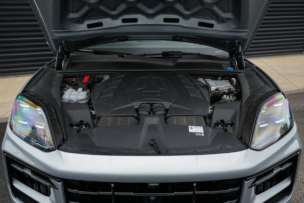 Certified 2024 Porsche Cayenne S AWD/4WD image 10