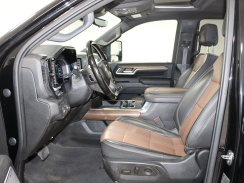 Used 2024 Chevrolet Silverado 2500 High Country w/ High Country Premium Package AWD/4WD image 24