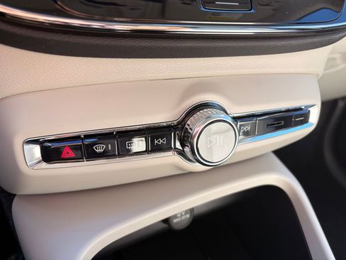 Certified 2026 Volvo XC40 B4 Plus w/ Climate Package FWD image 20
