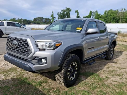 Used 2020 Toyota Tacoma TRD Off-Road AWD/4WD image 3