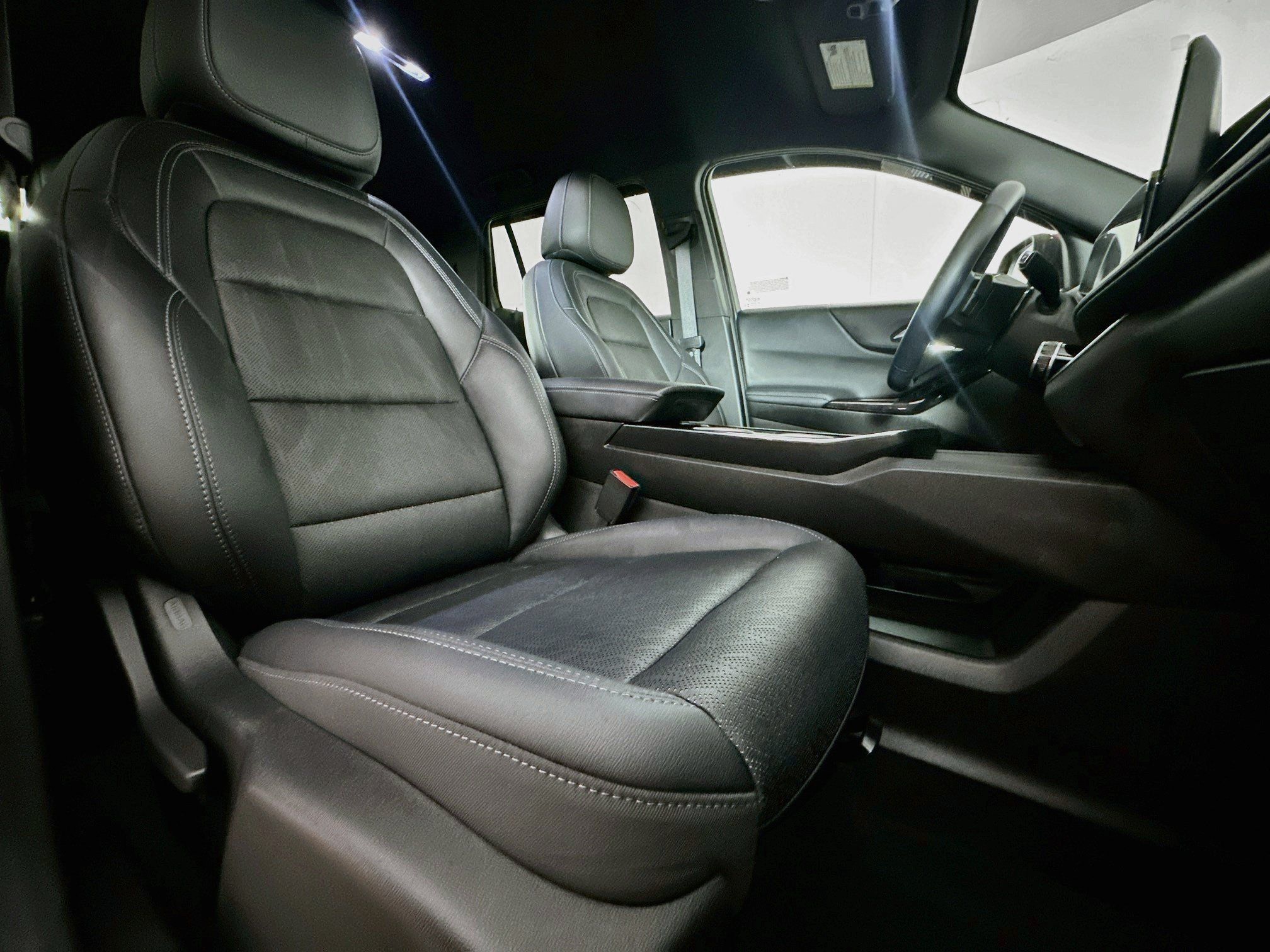 Used 2025 Chevrolet Equinox LT w/ Convenience Package II FWD image 31