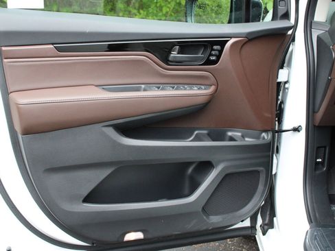 New 2026 Honda Odyssey Touring image 14