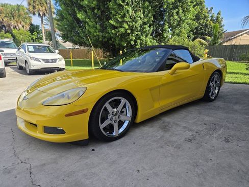 Used 2007 Chevrolet Corvette Convertible w/ Preferred Equipment Group RWD image 3