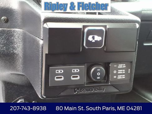 Used 2025 Toyota Sienna XLE FWD image 20