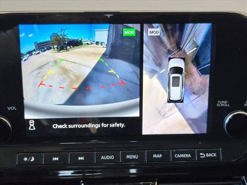 Used 2022 Nissan Pathfinder SL w/ Lighting Package (N92) FWD image 15