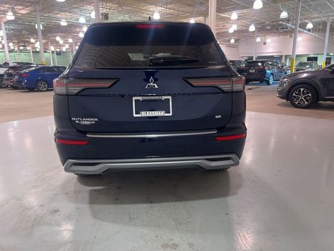 New 2025 Mitsubishi Outlander SE image 4