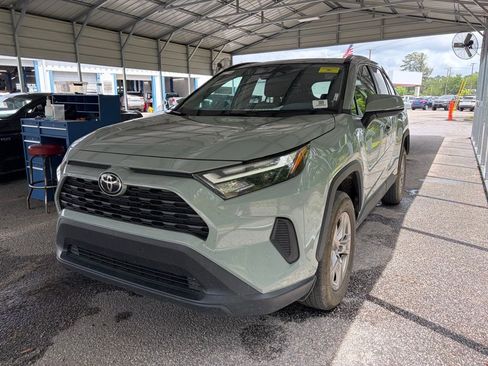 Used 2022 Toyota RAV4 XLE w/ Convenience Package FWD image 3