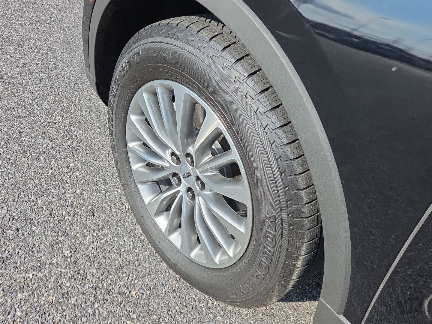 Used 2018 Lincoln MKX Select w/ Select Plus Package AWD/4WD image 9