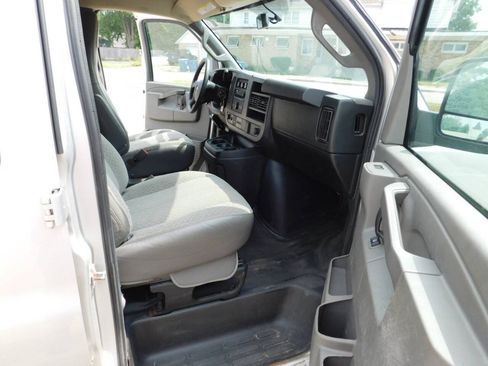 Used 2021 Chevrolet Express 3500 LS RWD image 8