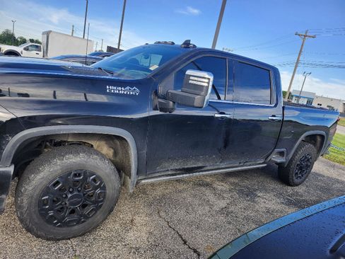 Used 2021 Chevrolet Silverado 2500 High Country w/ Z71 Off-Road Package AWD/4WD image 3