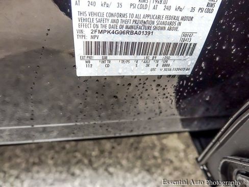 Used 2024 Ford Edge SE w/ Black Appearance Package image 28