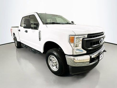 Used 2022 Ford F250 XL w/ Power Equipment Group image 3