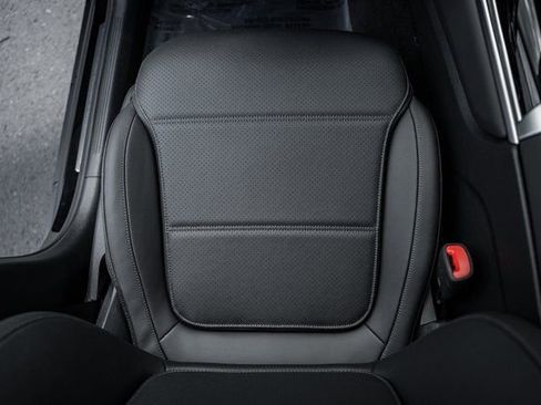 New 2025 Mercedes-Benz GLC 350e 4MATIC image 29