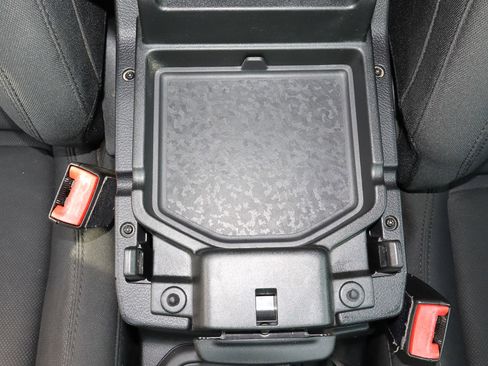 Used 2019 Jeep Wrangler Unlimited Sahara AWD/4WD image 30