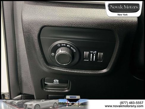 Used 2023 Jeep Grand Cherokee Altitude AWD/4WD image 23