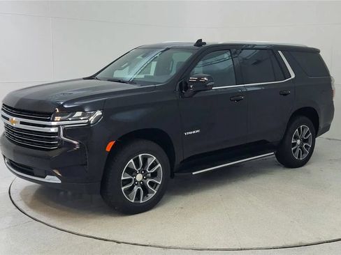 Used 2023 Chevrolet Tahoe LT w/ LT Signature Package AWD/4WD image 3