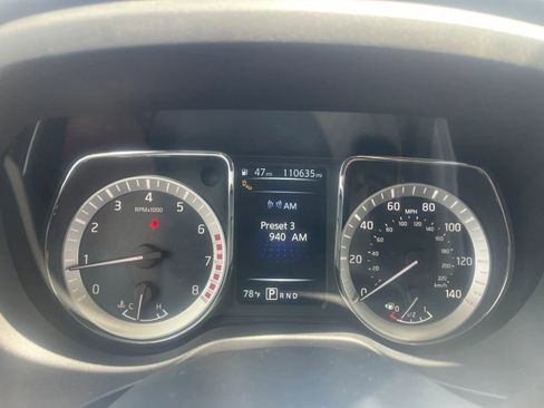 Used 2017 Nissan Titan SV image 37