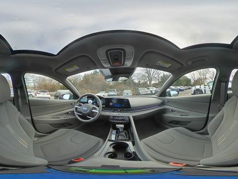 Used 2025 Hyundai Elantra SEL image 39