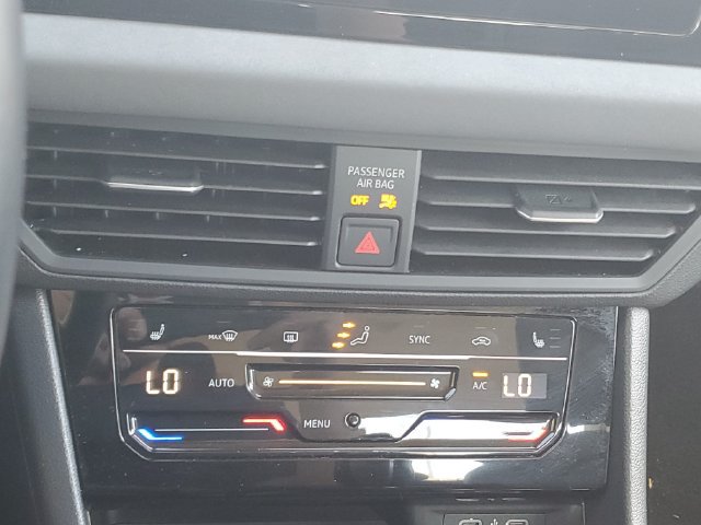 Certified 2025 Volkswagen Jetta SE FWD image 26
