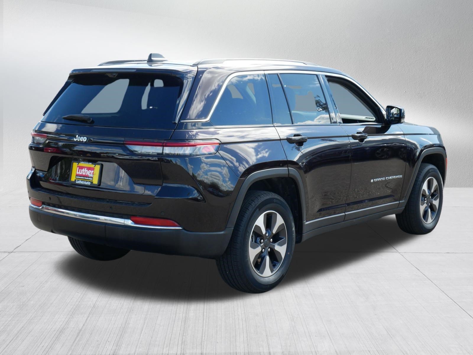 Used 2022 Jeep Grand Cherokee Limited 4xe w/ Luxury Tech Group II AWD/4WD image 7