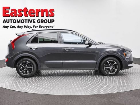 Used 2025 Kia Niro LX FWD image 4