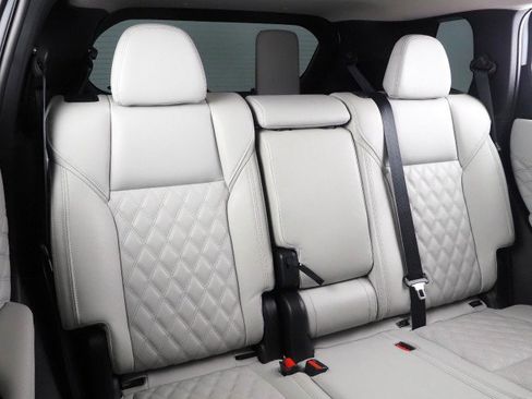 Used 2025 Mitsubishi Outlander SEL image 16