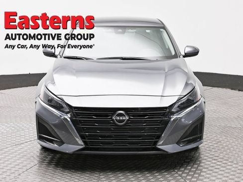 Used 2023 Nissan Altima 2.5 S FWD image 2