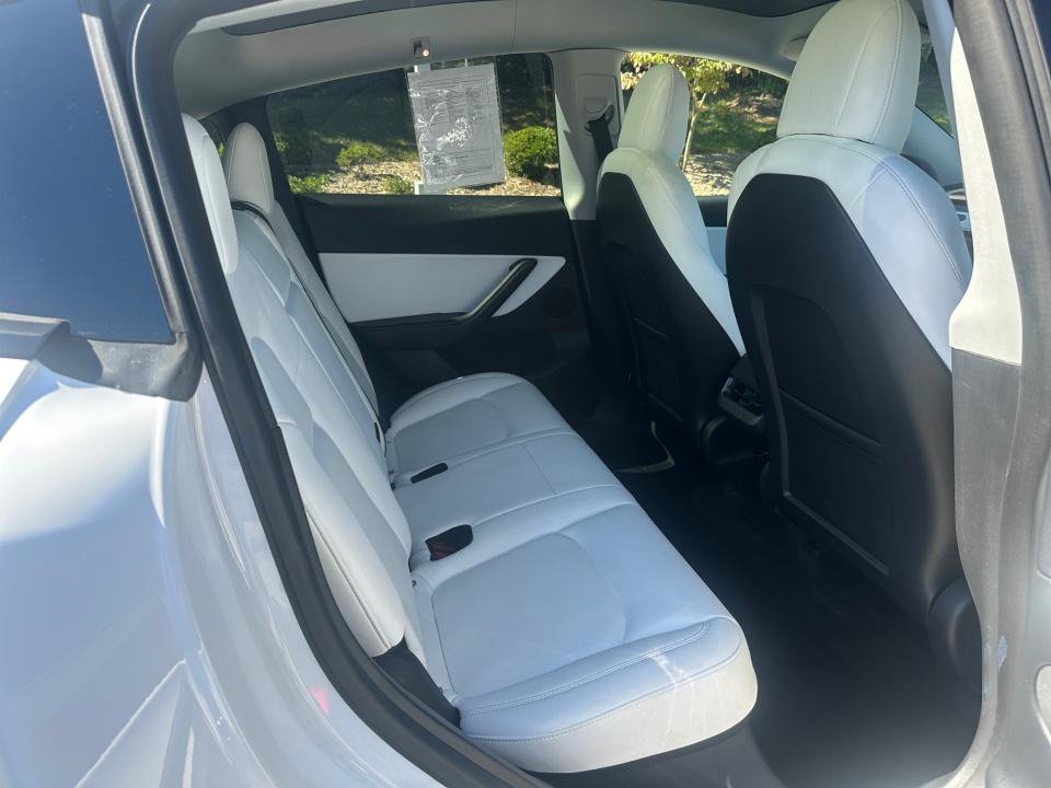 Used 2021 Tesla Model Y Long Range AWD/4WD image 33