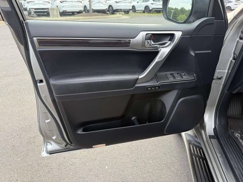 Used 2023 Lexus GX 460 Premium w/ Accessory Package AWD/4WD image 12