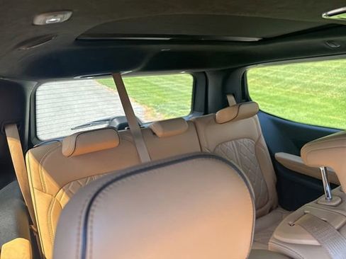 Used 2023 Jeep Grand Wagoneer Series III AWD/4WD image 20