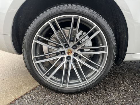 Used 2020 Porsche Macan Turbo image 25