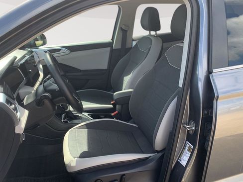 Used 2025 Volkswagen Taos SE w/ Taos MDO Package image 11