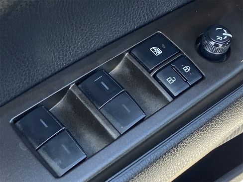 Used 2023 Toyota Camry SE image 20