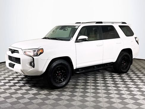 Used 2021 Toyota 4Runner SR5 Premium w/ Moonroof Package RWD image 4