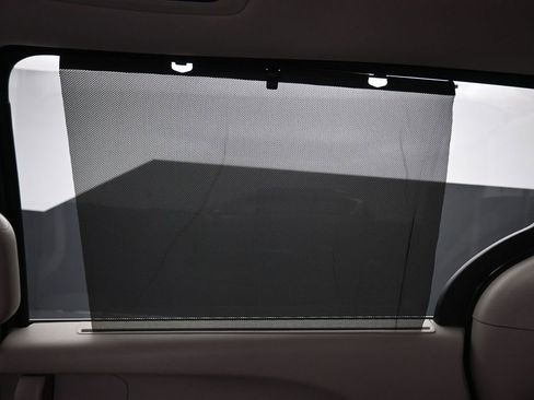 Used 2020 Chrysler Pacifica Limited w/ Advanced Safetytec Group FWD image 42