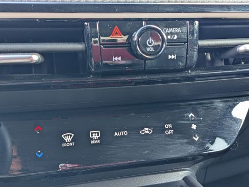 Used 2025 Nissan Kicks SR image 23