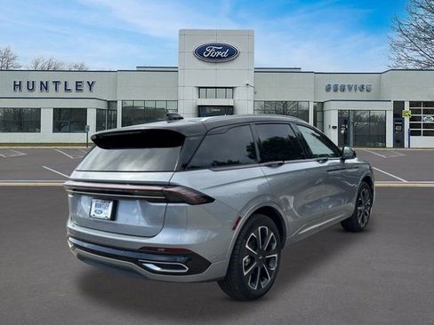 Used 2024 Lincoln Nautilus Reserve AWD/4WD image 4