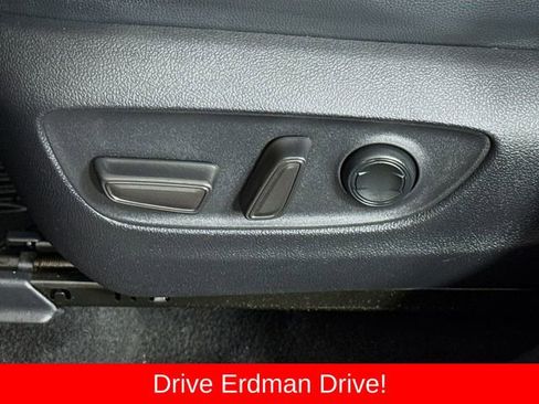 Used 2023 Toyota Highlander Limited AWD/4WD image 12