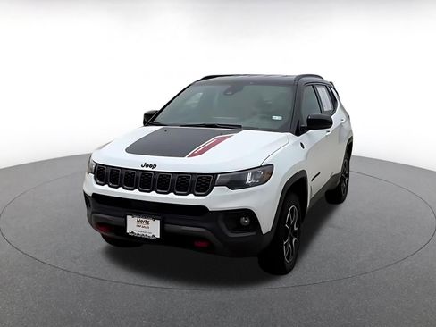 Used 2025 Jeep Compass Trailhawk AWD/4WD image 7