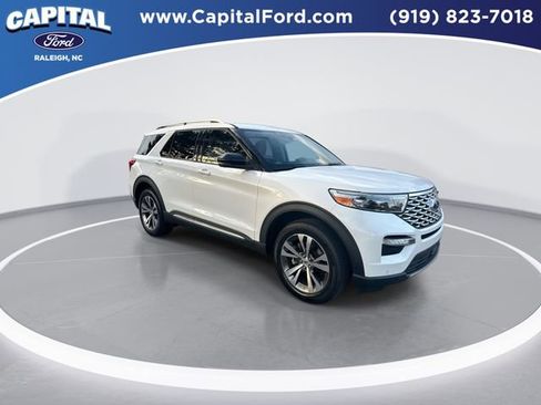 Used 2020 Ford Explorer Platinum w/ Premium Technology Package image 2