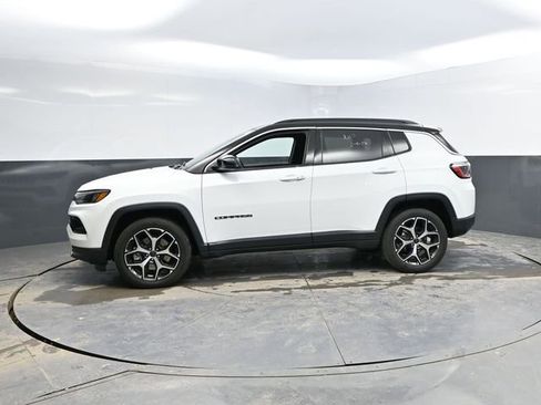 Used 2025 Jeep Compass Limited image 7