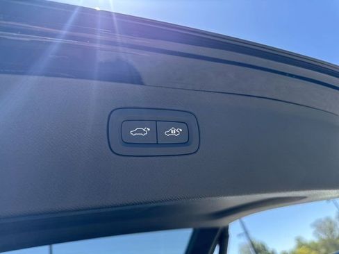 New 2025 Volvo XC90 T8 Plus w/ Protection Package Premier image 9