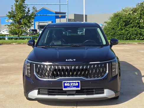 Used 2025 Kia Carnival FWD image 9