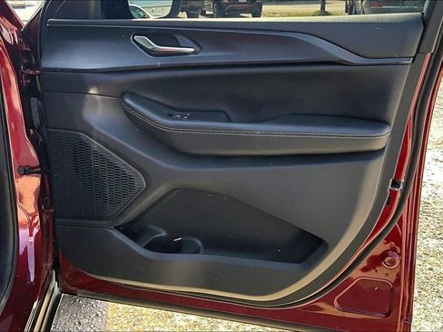 Used 2024 Jeep Grand Cherokee L Laredo w/ Luxury Tech Group I image 21