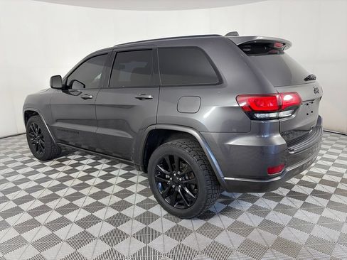 Used 2018 Jeep Grand Cherokee Altitude AWD/4WD image 5