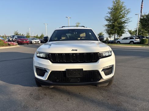 Used 2023 Jeep Grand Cherokee Limited w/ Luxury Tech Group II AWD/4WD image 3