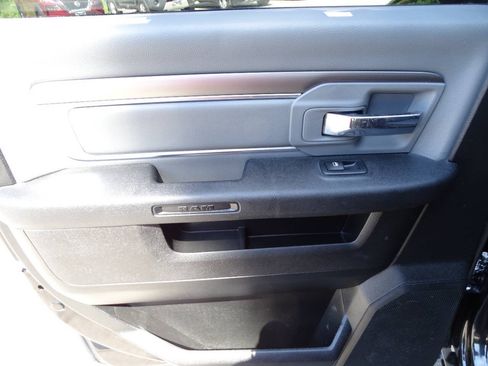 Used 2021 RAM 1500 4x4 Crew Cab Classic SLT w/ Luxury Group image 32