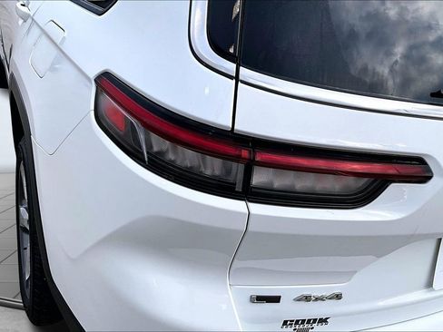 Used 2022 Jeep Grand Cherokee L Limited image 31